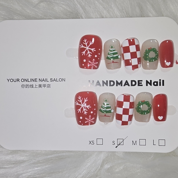 Handmade Holiday Nail Set - Red and Green - Picture 2 of 4
